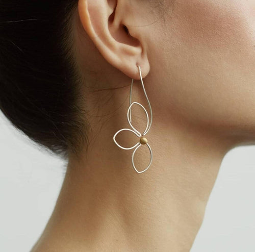 Pearl flower wire earring worn on the ear, sterling silver with a gold-plated centre