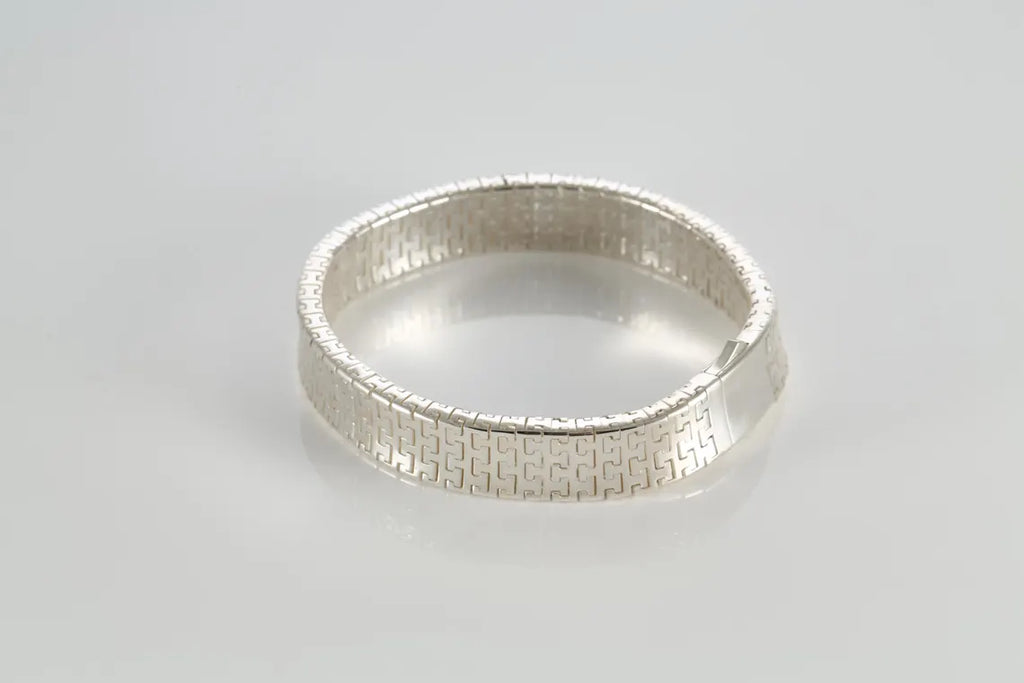 Silver woven link bracelet closed in a circle