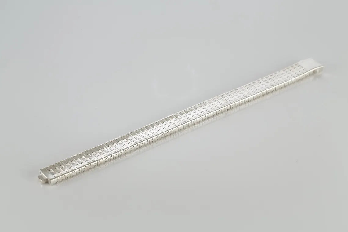 Rhodium-plated woven link bracelet laid straight